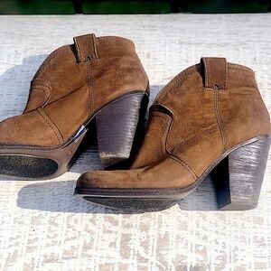 Vince Camino Hillsey Brown Leather Boots. Woman’s Size 6